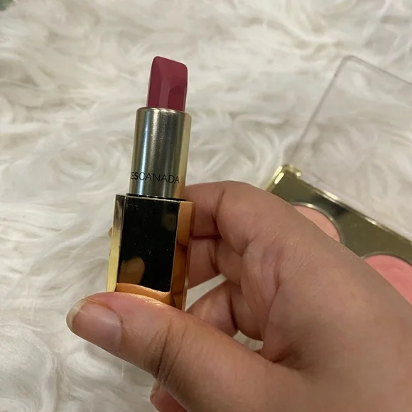 Faces Canada .benefit cosmetics lipstick and milani blush palette - Picture 2 of 9